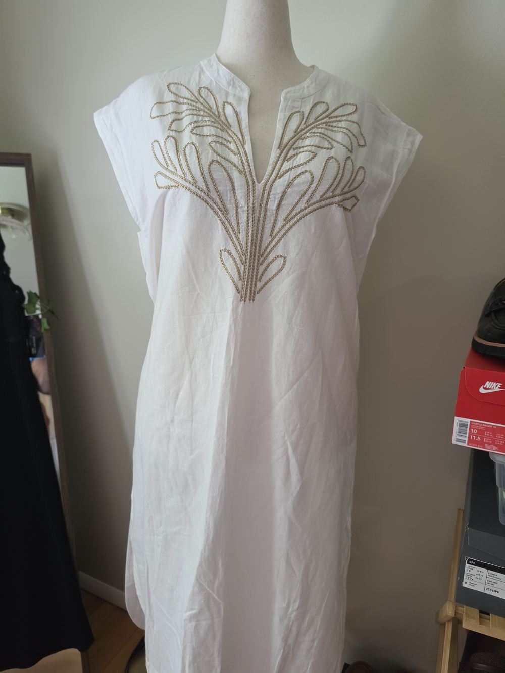 Banana Republic linen shift dress w/gold embroidery Notch Neckline NWT